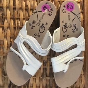 Baretraps white sandals